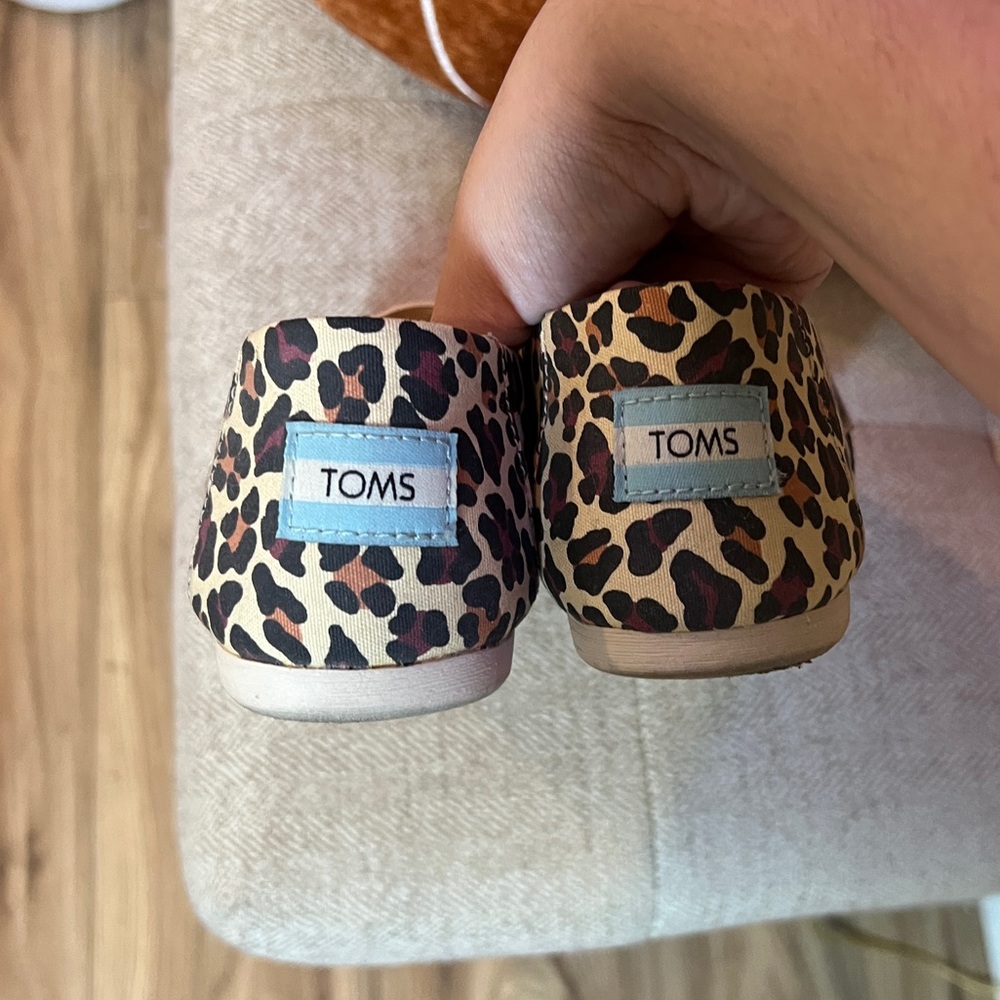 TOMS leopard slip on shoes - Picture 5 of 5